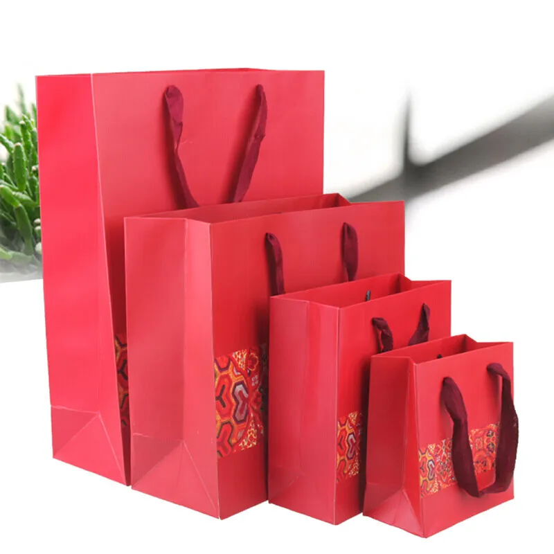 Perhatikan detail saat membungkus hadiah