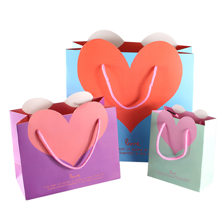 Tas Kado Mana yang Membuat Kemasan Anda Terasa Premium Tanpa Buang Anggaran?